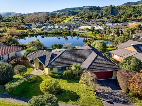 7 Lorna Irene Drive, Raumati South
