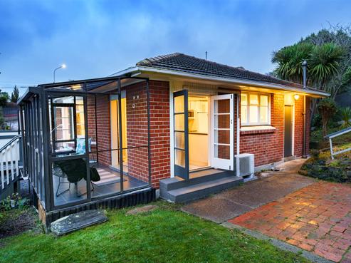 6 Middleton Road, Kew
