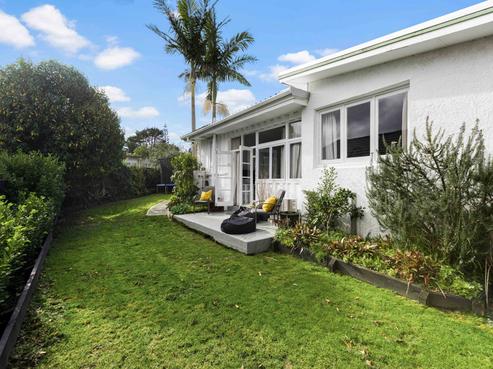 2/132 Edmonton Road, Te Atatu South