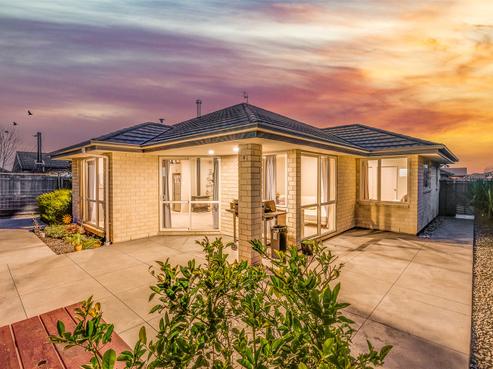 12A Hurricane Way, Hornby