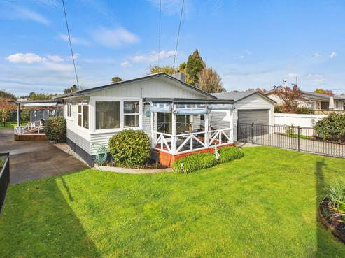 12 Colstone Street, Glenview