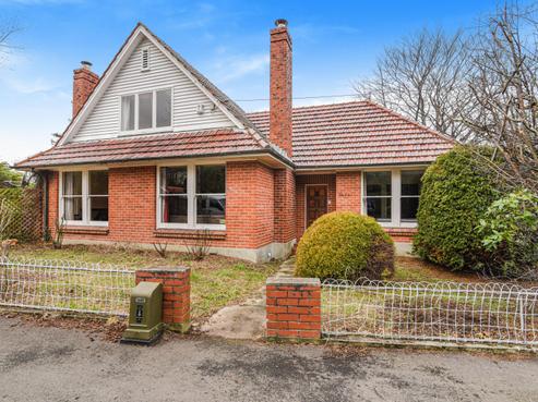 53 Garfield Avenue, Roslyn