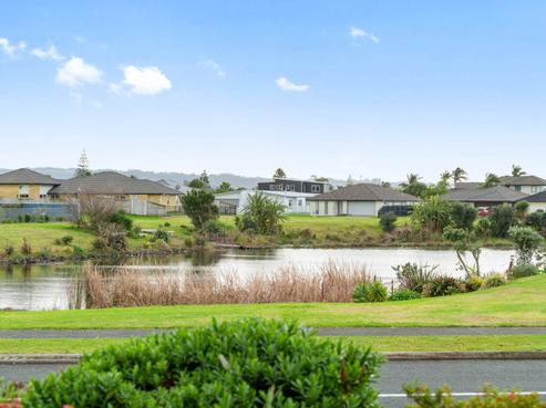 18 Kowi Lakes Drive, One Tree Point