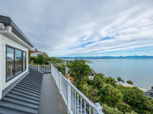 11 Grenville Terrace, Moana