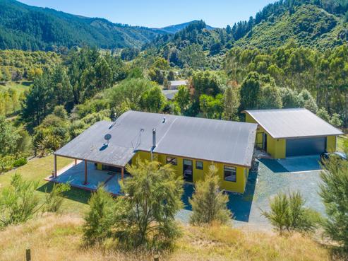 124 Macs Road, Hira