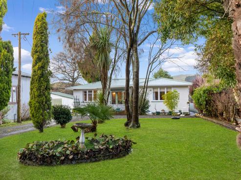 34 Paraekaretu Street, Hunterville