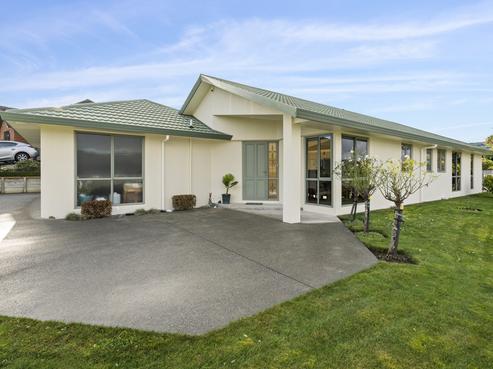 23 Colin Guppy Crescent, Riverstone Terraces
