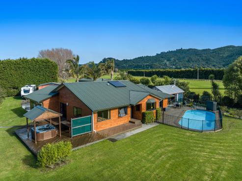 112 Burt Road, Matata