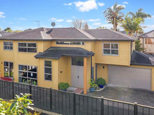 2/121 The Drive, Epsom