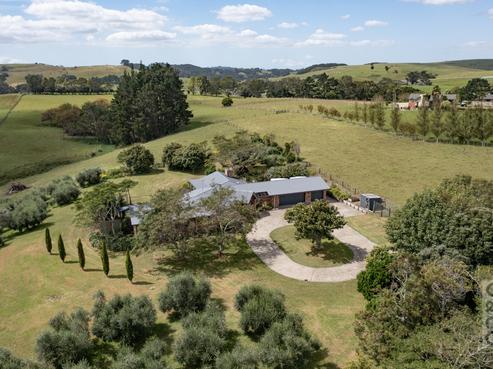 1226 State Highway 16, Waimauku