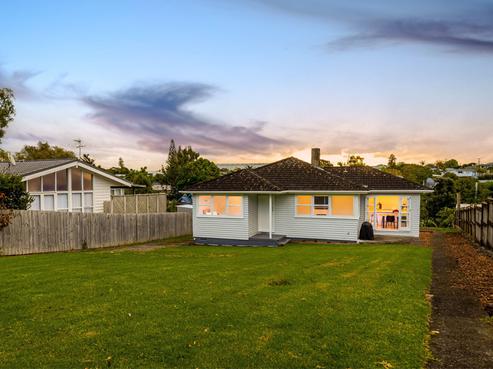 24 Gill Avenue, Te Atatu Peninsula