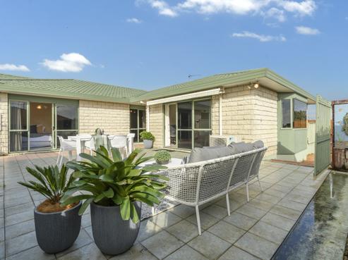 60 Sapphire Drive, Hairini