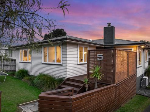5 Castaing Crescent, Te Atatu South