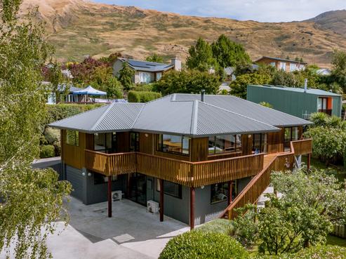 8 Larch Place, Wanaka