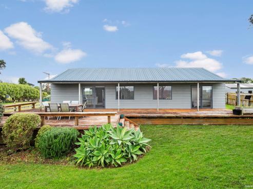 2147 Awhitu Road, Pollok