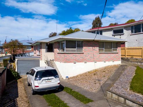 75 Old North Road, Marchwiel