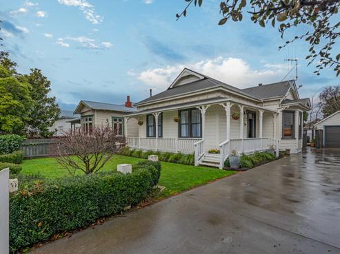 16 Worcester Street, West End