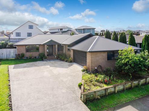 66 Farnborough Drive, Grandview Heights