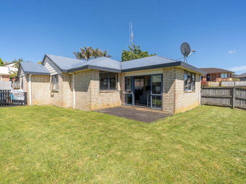 23 Pointon Glade, Grandview Heights