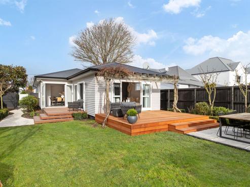 51 Hawkesbury Avenue, Saint Albans