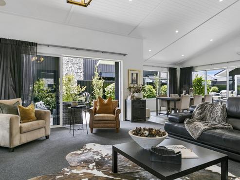 16 Pukenamu Road, Rainbow Point