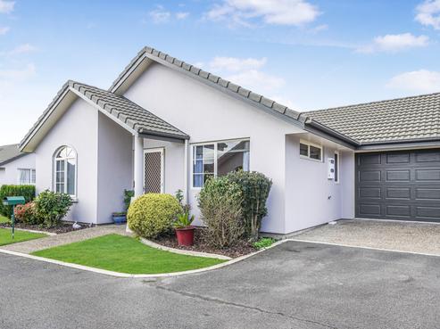 16/16 Rototuna Road, Flagstaff