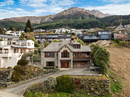 8 Aspen Grove, Fernhill/Sunshine Bay