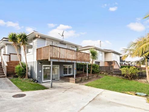 21 Helleur Road, Massey