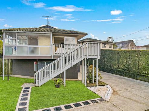 832 East Coast Road, Oteha