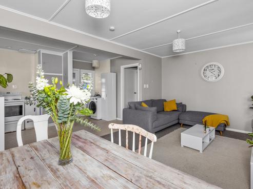 65 Ferry Road, Clive