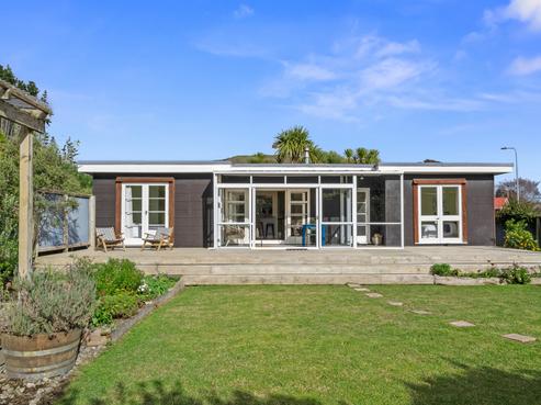 7 Poneke Drive, Waikanae