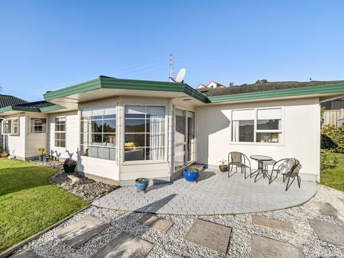 8B Sunningdale Lane, Woodridge