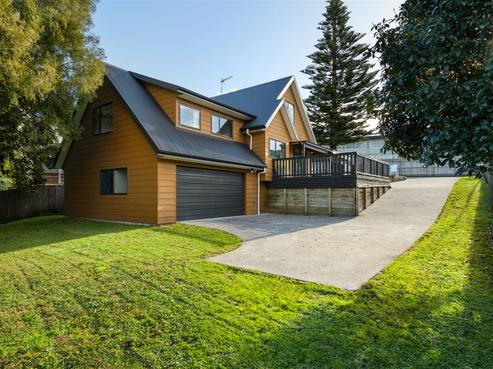 8 Surrey Lane, Glenview