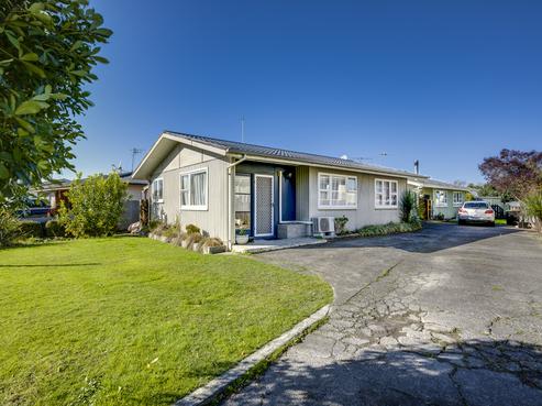 35 Clarence Cox Crescent, Pirimai