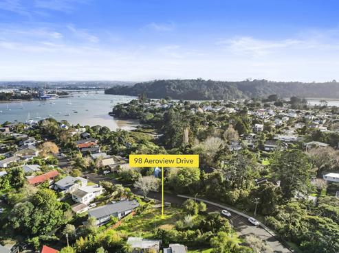 98 Aeroview Drive, Beach Haven