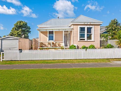 16 Queens Road, Elgin