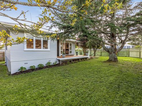 2 Beazley Place, Glendene