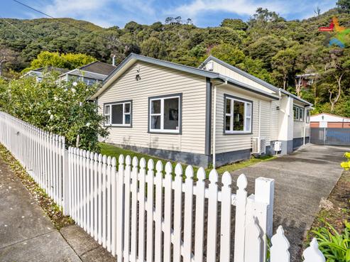 225 Whites Line East, Waiwhetu