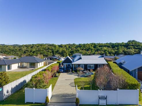 62 Montgomery Crescent, Kinloch