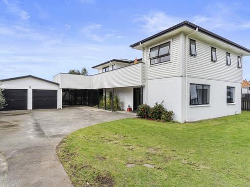 100 Ocean Road, Whangamata