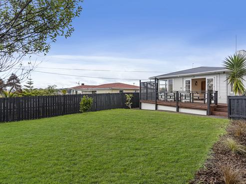 5 Fairclough Road, Beach Haven