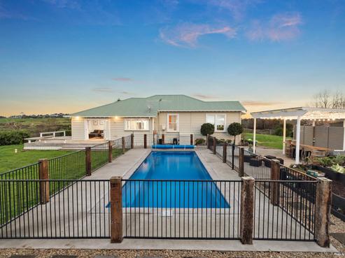 300 Kingseat Road, Kingseat