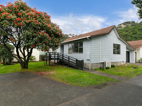 176 Queens Drive, Lyall Bay