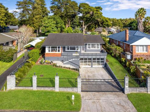 27 Lawrence Crescent, Hillpark