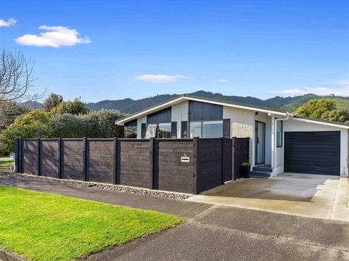 34 Rewarewa Crescent, Waikanae