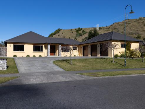 12 Oak Place, Poraiti