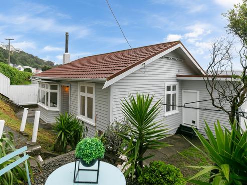 47 Queens Drive, Lyall Bay