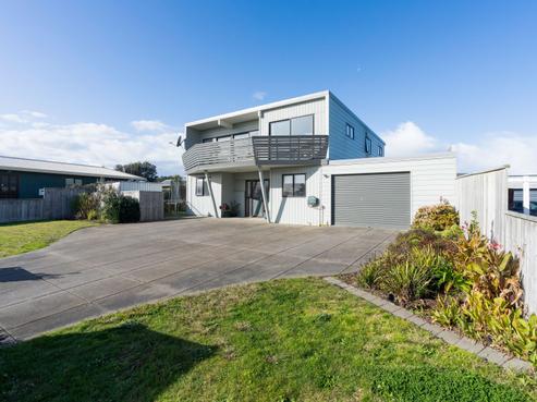 64 Kahukura Avenue, Waitarere Beach