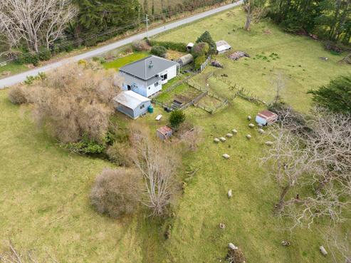 242 West Road, Mauriceville