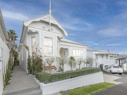 62 Second Avenue, Kingsland